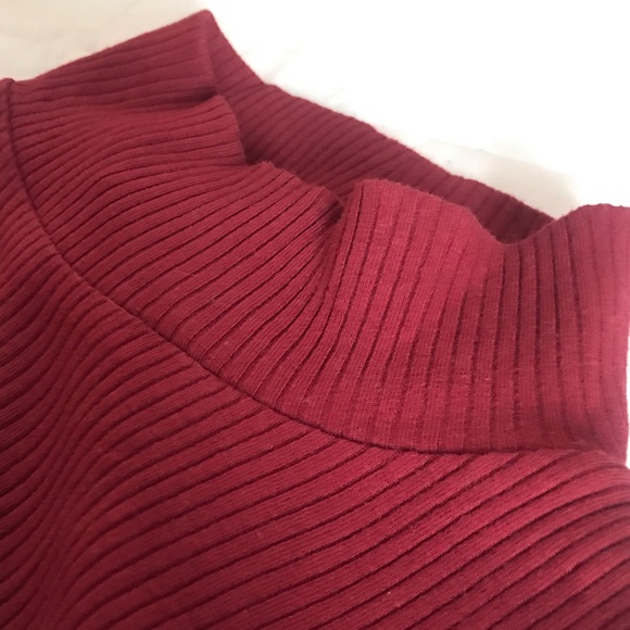 Forever 21 Bodysuit ,turtleneck and open back - Picture 6 of 7